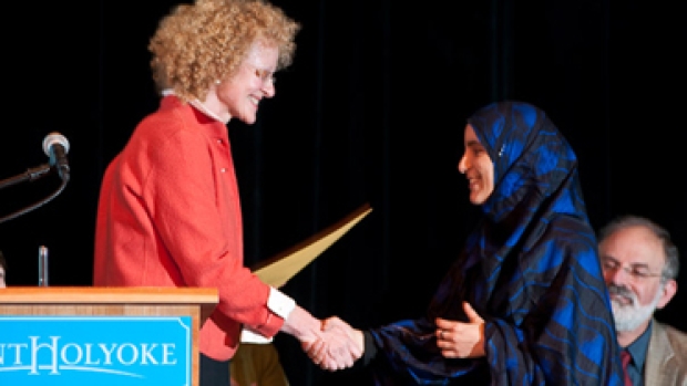 Photo of Senia Bachir-Abderahman ’10 receiving the Global Engagement Award