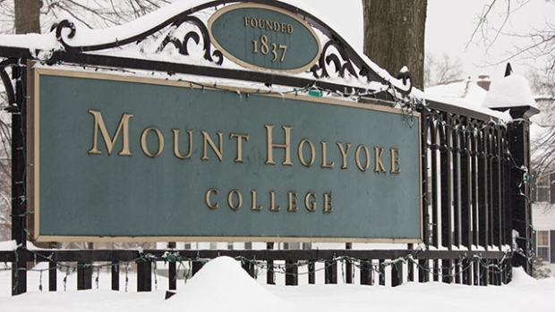 Image of Mount Holyoke sign in winter.